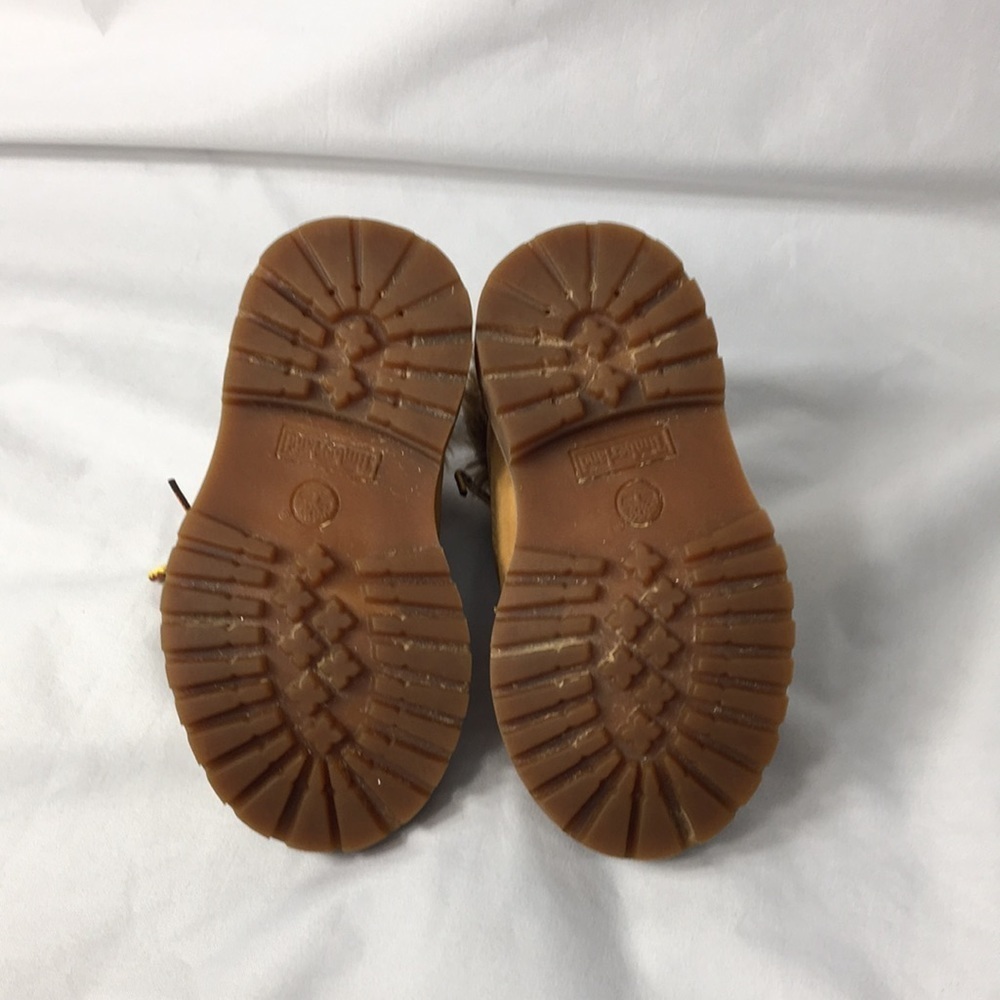 Timberland Boys Waterproof Hiking boot Size 6 Like-NEW Condition - Picture 7 of 8